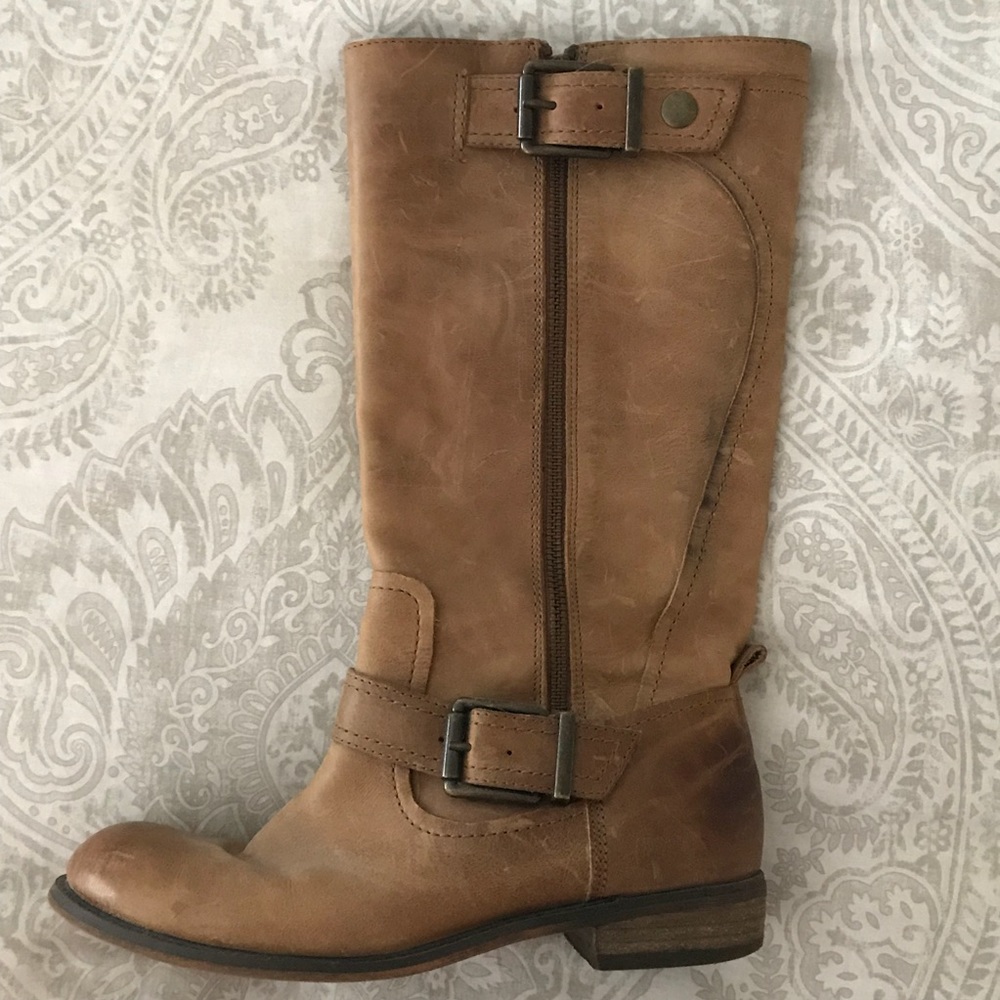 Gianni Bini brown boots